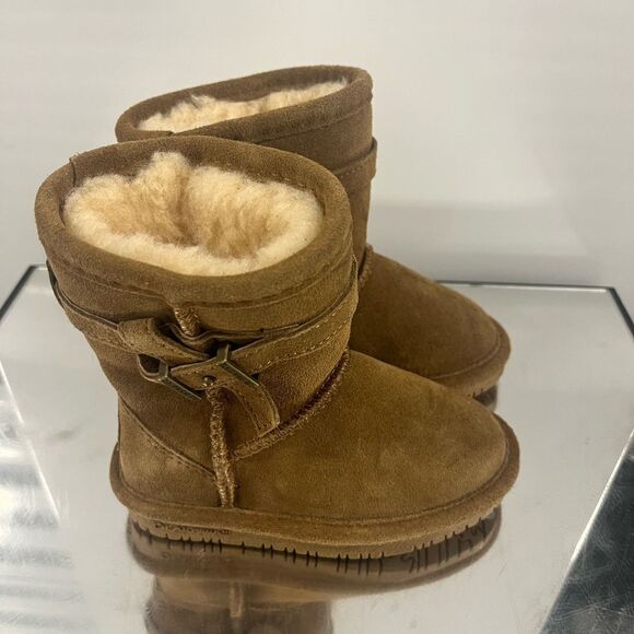 NWOT Kids BearPaw Suede Boots - Picture 2 of 3